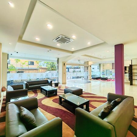 Hotel 98 Kuching Exterior photo