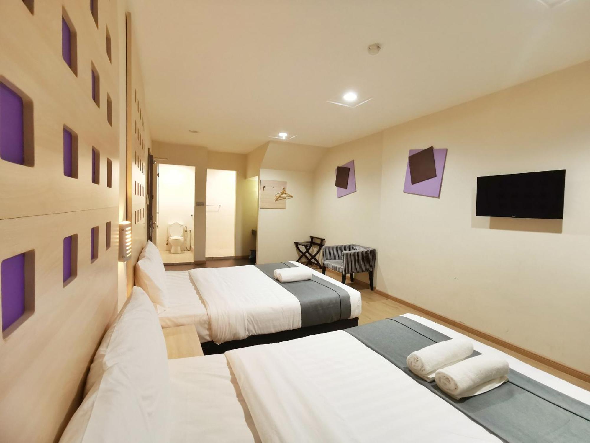 Hotel 98 Kuching Exterior photo