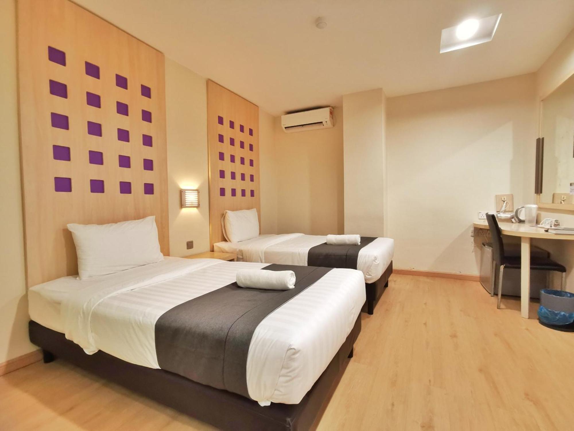 Hotel 98 Kuching Exterior photo