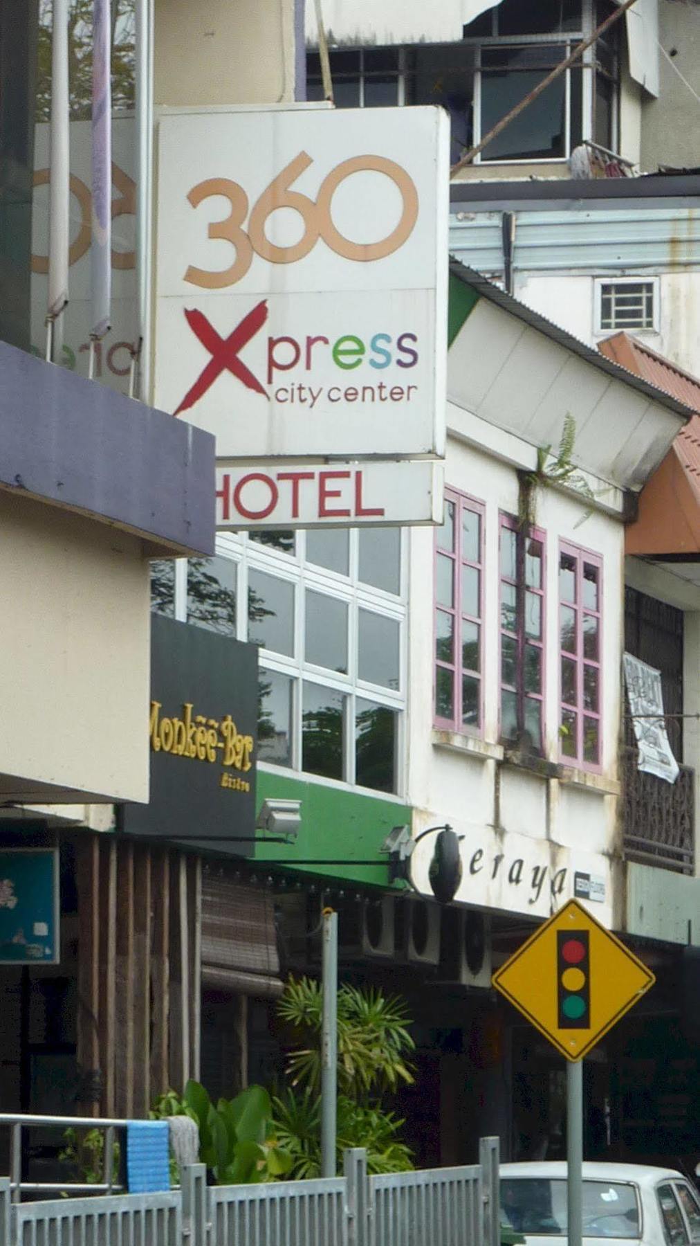Hotel 98 Kuching Exterior photo