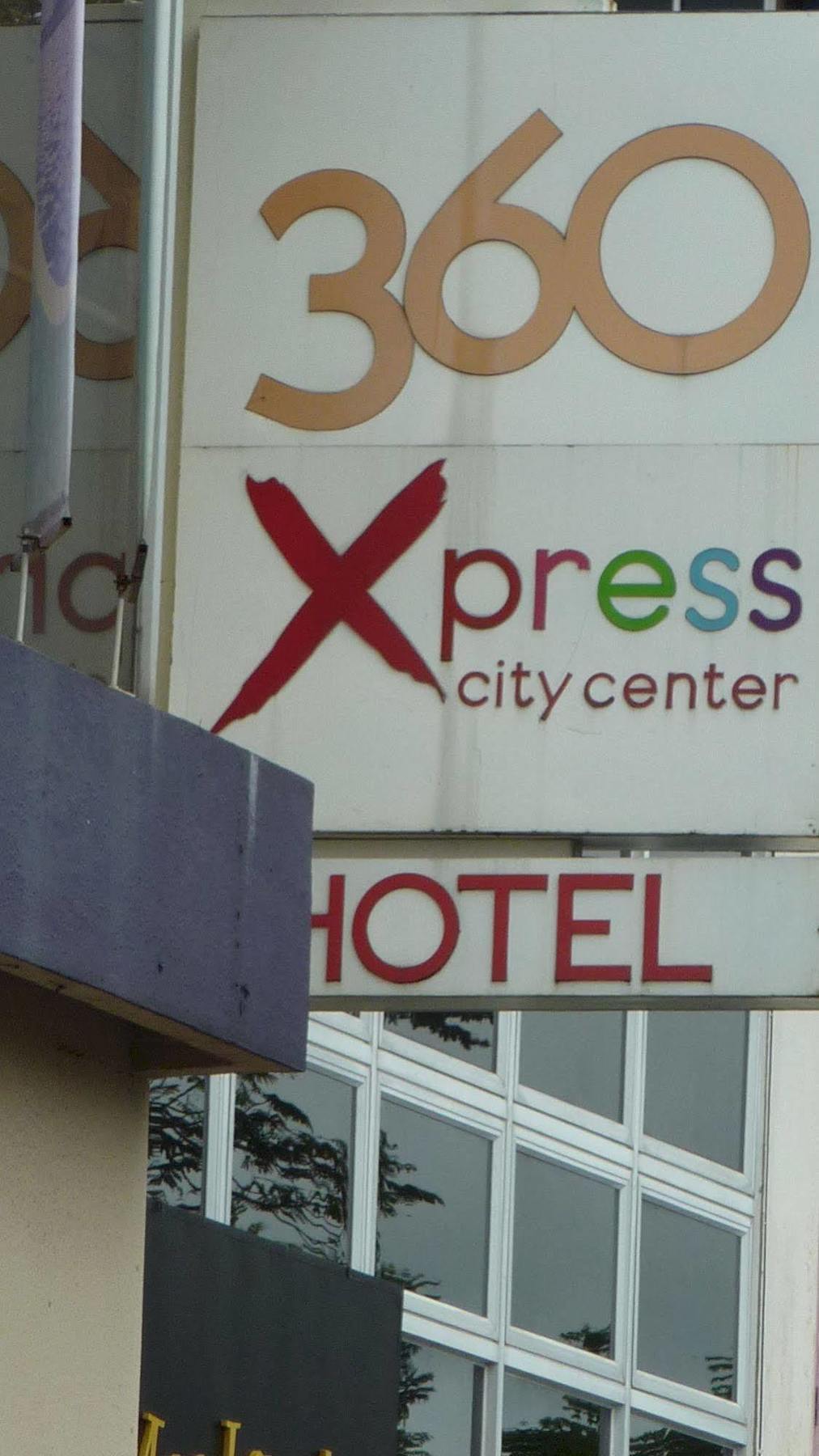 Hotel 98 Kuching Exterior photo