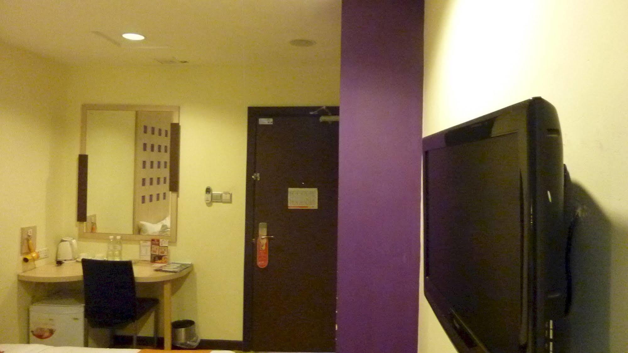 Hotel 98 Kuching Exterior photo