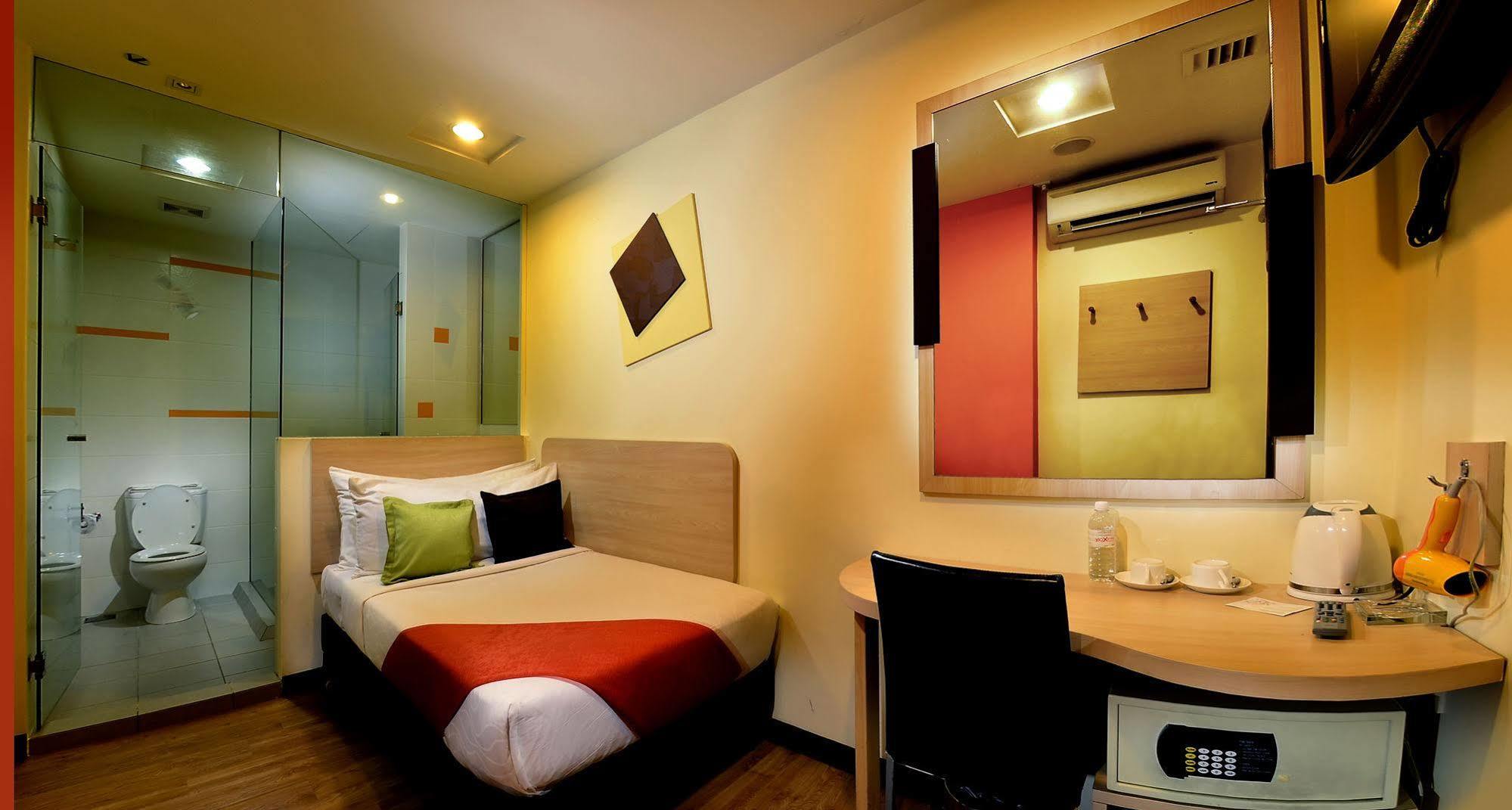 Hotel 98 Kuching Exterior photo